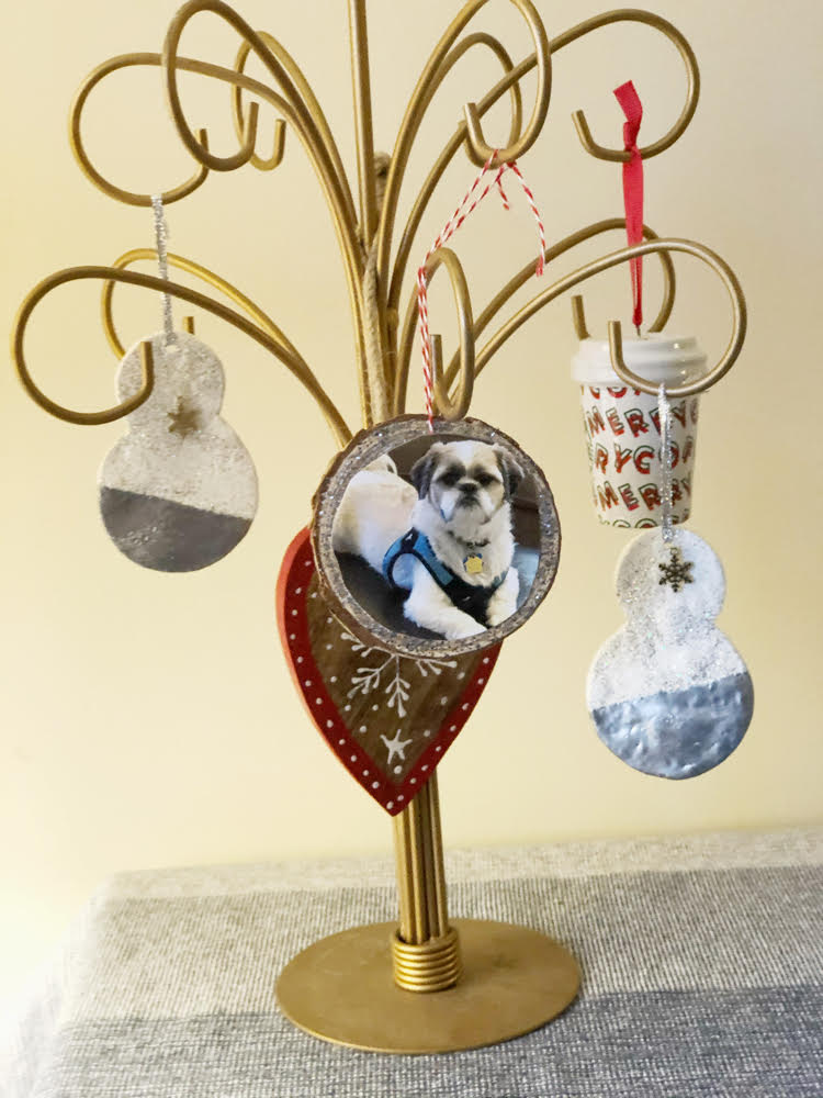 An ornament tree with a DIY year photo ornament