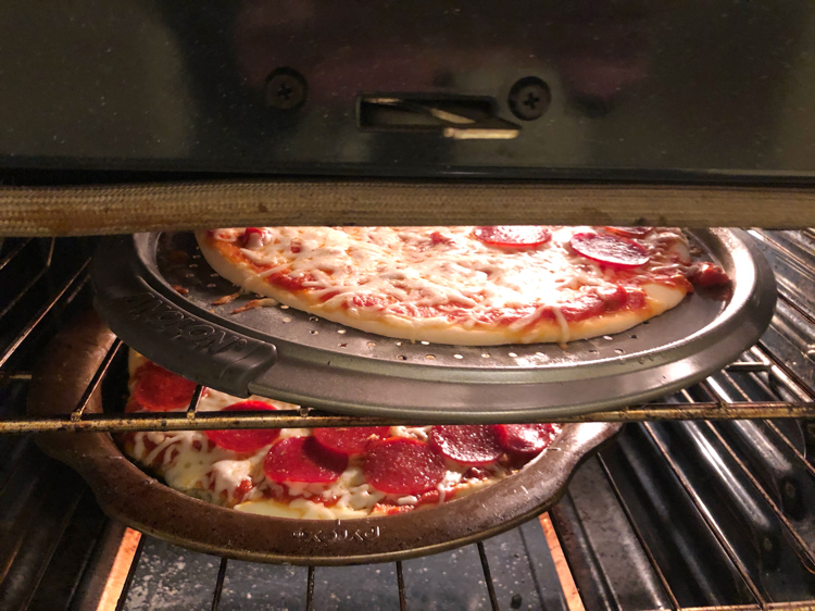 Pizza Crisper Pan - Friday Finds 