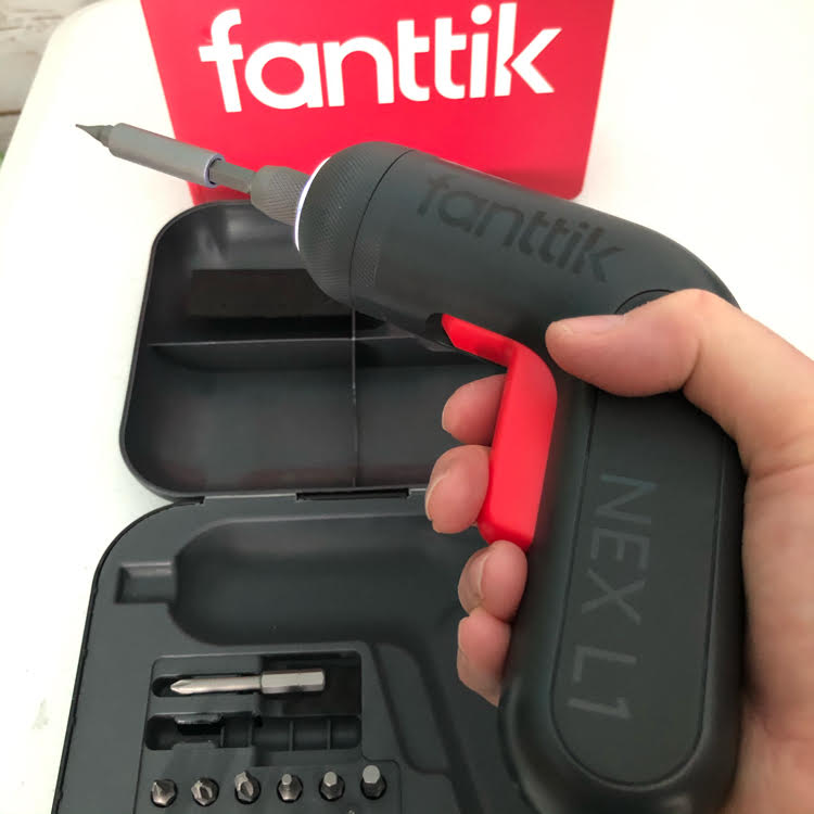 Fanttik NEX L1 screwdriver, with case, bits and charging cable