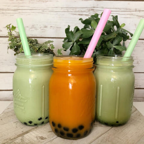 matcha and Thai bubble teas in mason jars