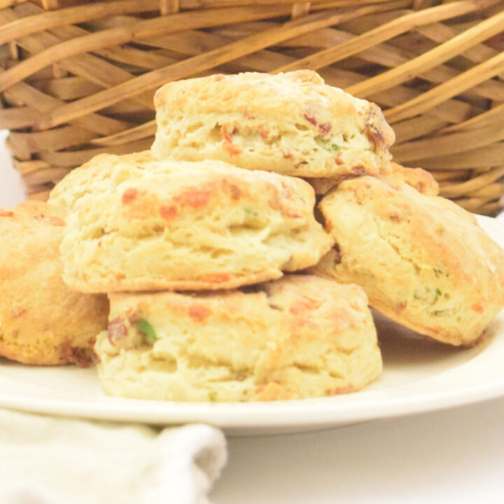 cheddar bacon biscuits with chives