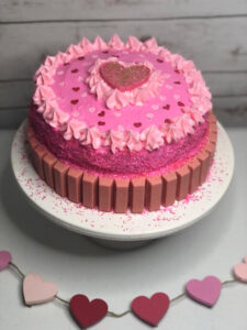 Sweetheart KitKat cake by Mom Home Guide