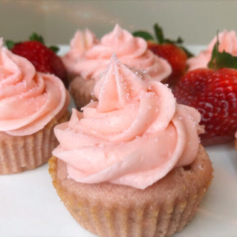 strawberry cupcakes with buttercream icing