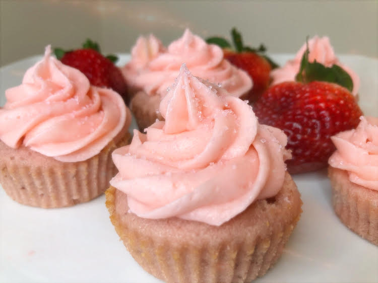 strawberry cupcakes with buttercream icing