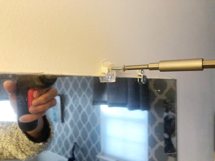 Mirrorchic Bathroom Mirror Frame, How To Remove A Mirror With Clips