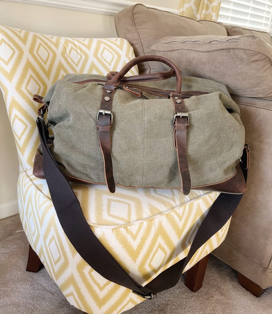 Beautiful love green messenger bag with leather details.