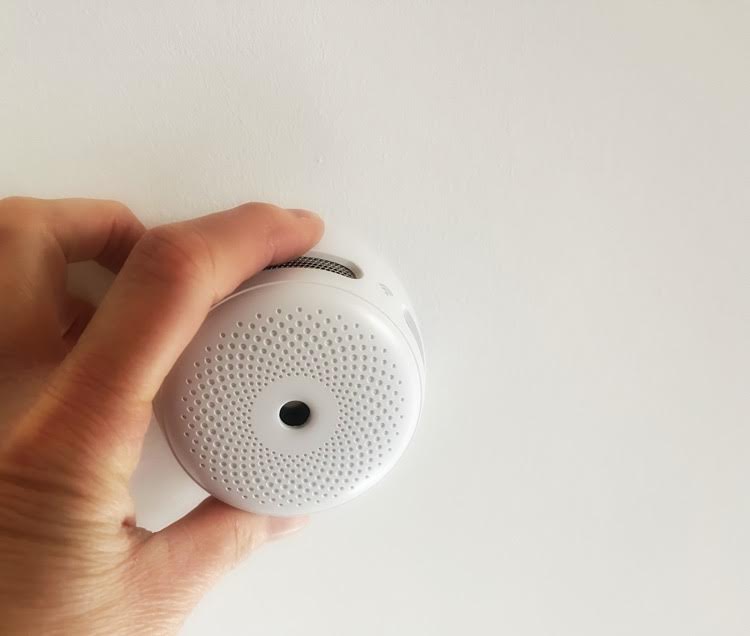 X-Sense XS01-WT Wi-Fi Smoke Alarm review - Because choking on smoke is no  joke! - The Gadgeteer