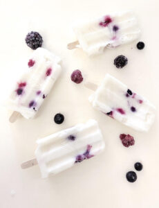 easy homemade berry yogurt popsicles