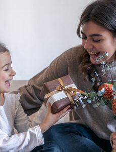 mom, daughter, gift