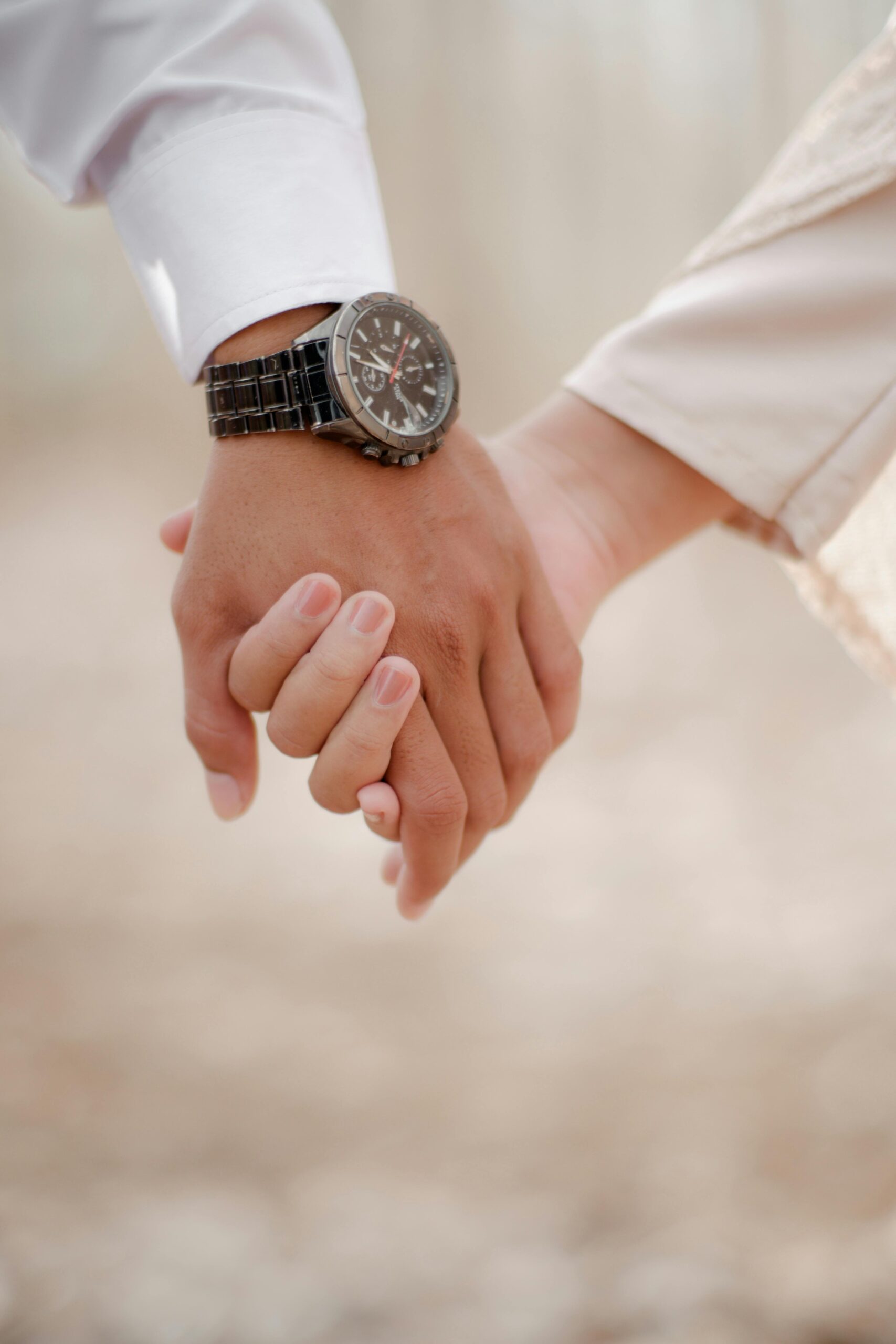 couple, holdng hands