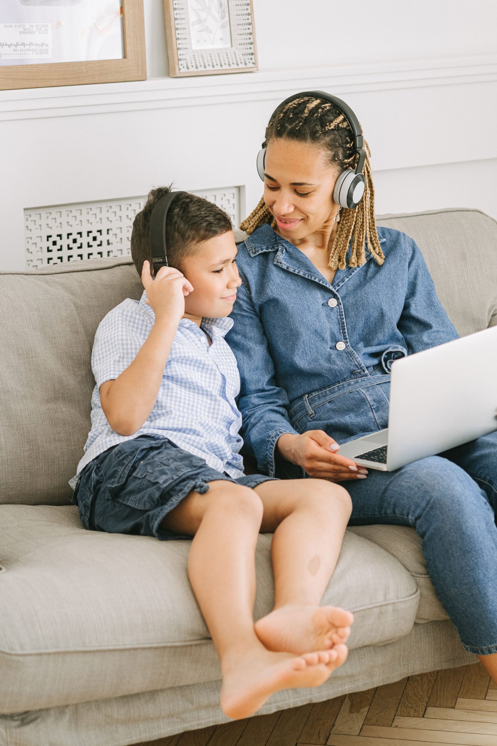 mom, child, laptop