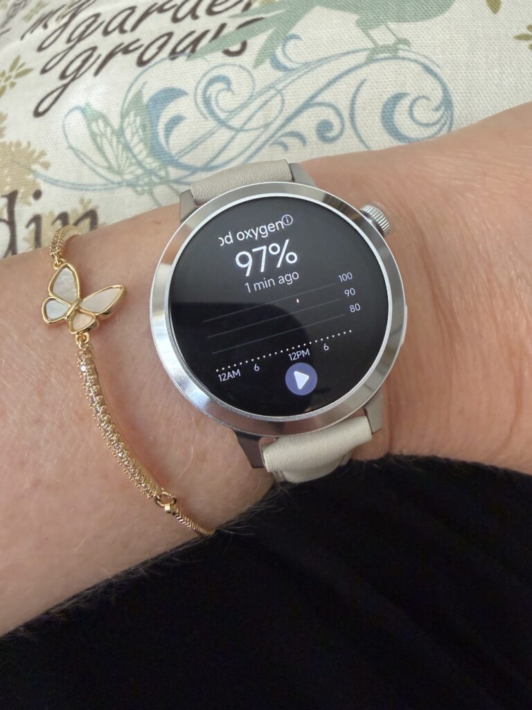Fany Luna Smartwatch with health tracking features